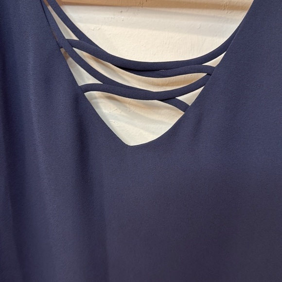 ✨2/$20✨Versona Blouse - Picture 3 of 3